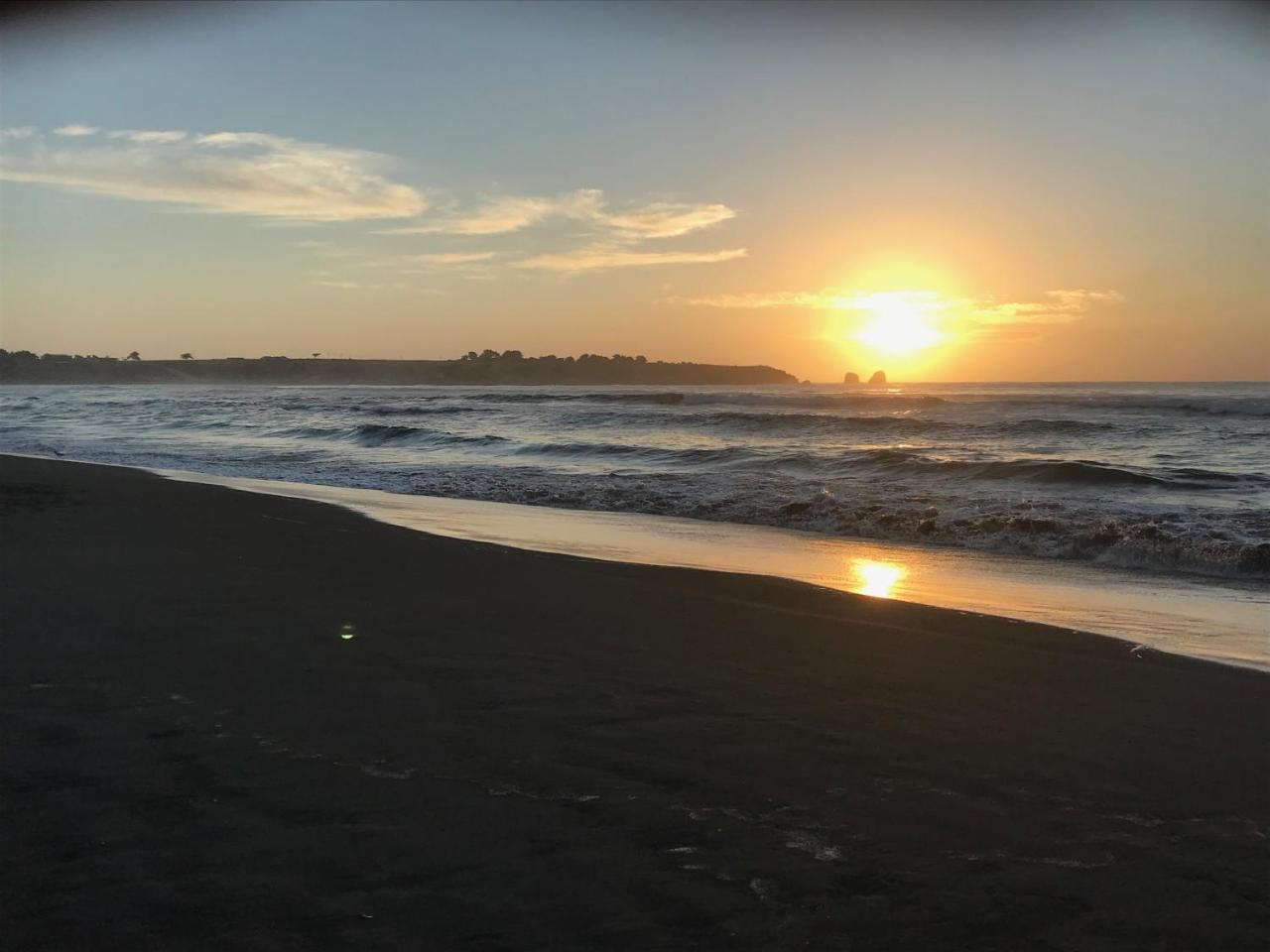 Eluney Pichilemu Luaran gambar